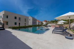 Gallery image of Grey House in Bol