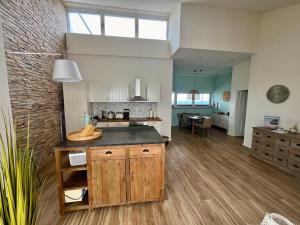 Kuchyň nebo kuchyňský kout v ubytování COAST HOUSE Sky Suite