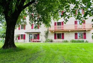 Fotografie z fotogalerie ubytování Gîte Sous le Charme v destinaci Guyans-Durnes