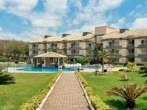 a resort with a swimming pool and a resort at Flat B306 Village Aldeia das Águas in Barra do Piraí