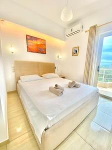 Postel nebo postele na pokoji v ubytování Foti Rooms