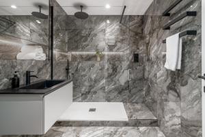 a bathroom with a sink and a shower at Skyvillion -COZY & AMAZING King 1Bed Apartment in London Cockfosters Mins to Tube in Cockfosters