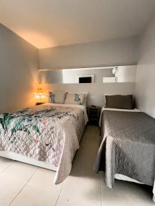 1 Schlafzimmer mit 2 Betten in einem Zimmer in der Unterkunft Bella Pousada in Pomerode