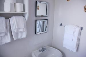 Vannituba majutusasutuses Rustico Acres Cottages +20 fotot