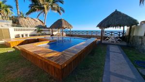 Imagen de la galería de Casa Las Conchas, a pie de playa Los Cocos, en Jalcocotán