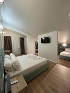 Postel nebo postele na pokoji v ubytování Hotel Noel
