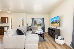 a living room with a couch and a table at New Flagstaff Adventure Getaway in Flagstaff