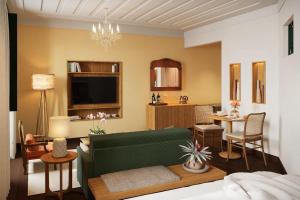 a living room with a green couch and a table at Hotel Villa Bahia in Salvador