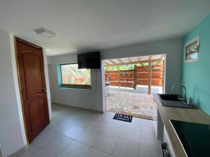 Gallery image of Studio vue mer accès littoral in Le Moule