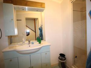 Koupelna v ubytování Duplex 140 m² pour 8 pers. à Luchon proche télécabine et thermes, tout confort, wifi, animaux OK - FR-1-313-231 + 13 fotografií