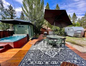 Bazén v ubytování Wood beam cabin, family friendly, pets, Wi-Fi nebo v jeho okolí