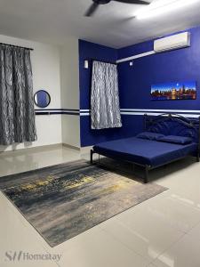 a bedroom with a bed in a blue wall at SW Homestay Kota Warisan, Sepang in Sepang