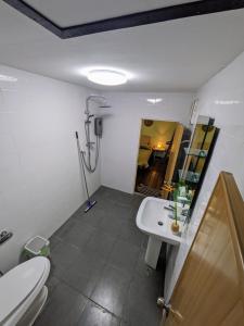 a bathroom with a shower and a toilet and a sink at Vanara Bungalows in Ko Chang