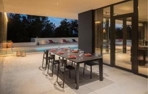 Πισίνα στο ή κοντά στο 3 Bedroom Awesome Home In Sterna +38 φωτογραφίες