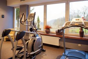 Posilňovňa alebo fitness centrum v ubytovaní Hotel Na Skarpie - Charzykowy