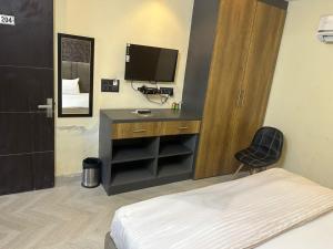 TV a/nebo společenská místnost v ubytování Hotel Kritika + 13 fotografií