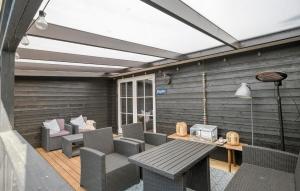 Χώρος καθιστικού στο Awesome Home In Hadsund With Kitchen