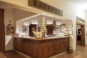 Lobby alebo recepcia v ubytovaní Hotel Na Skarpie - Charzykowy
