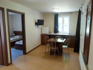 TV a/nebo společenská místnost v ubytování Hotel i Camping Tramp