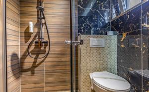 a bathroom with a toilet and a shower at Villa San Rocco Bed & Breakfast in Medulin