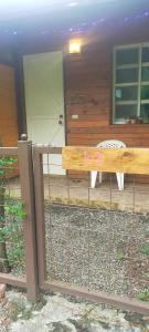 Balkón nebo terasa v ubytování 啡藏幸褔小木屋羅東梅花湖Joy Home B&B