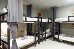 Postel nebo postele na pokoji v ubytování Leisure Hostel