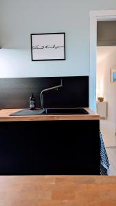 a kitchen with a sink and a counter top at Rotes Småland - Haus, Schweden, ideal für Familien, See in der Nähe in Silverdalen