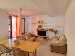 TV a/nebo společenská místnost v ubytování Villa 2M a 50 metri dal mare