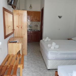 Postel nebo postele na pokoji v ubytování ANNA MARIA Studios
