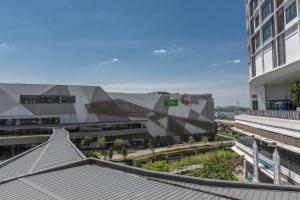 - une vue depuis le toit d'un bâtiment dans l'établissement Studio 3 pax at I City by Bai Yi # 0711, à Shah Alam
