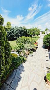 Gallery image of Dimis Garden Villa in Néa Michanióna