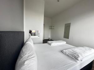 Postel nebo postele na pokoji v ubytování Ootel.com