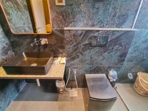 Koupelna v ubytování Hotel Akshay Palace Ahmednagar