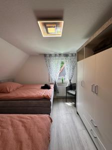 Postel nebo postele na pokoji v ubytování Zur schönen Aussicht I 80 m2 I Am Wald I Zuhause