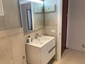 Łazienka w obiekcie Suite SARA Playa Jandia