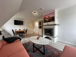 TV a/nebo společenská místnost v ubytování Zur schönen Aussicht I 80 m2 I Am Wald I Zuhause