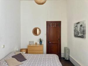 Rúm í herbergi á Appartement ancien