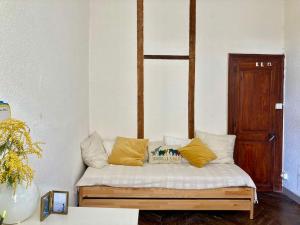 Postel nebo postele na pokoji v ubytování Appartement ancien