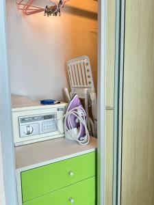 a closet with a stove and a chair in it at Grande Cariibbean Pattaya by Thita in Pattaya South