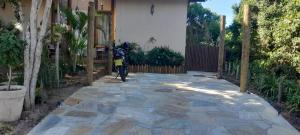 En have udenfor Casa de hospedes em condominio com lazer