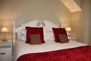 Cama o camas de una habitación en Aran View Country House and Lodge