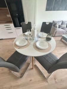 Posezení v ubytování Modern aparment in Moruse compex with free parking + 8 fotografií