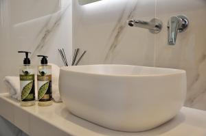 A bathroom at Alexandra Mykonos Port