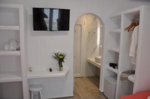 A bathroom at Alexandra Mykonos Port