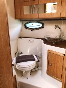 a small bathroom with a toilet and a sink at CRUISE BY PORTO RAFTI in Porto Rafti