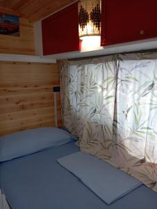 En eller flere senger på et rom på Asc Amigos Rural Caravan Room