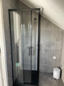 Ένα μπάνιο στο Apartament nad jeziorem