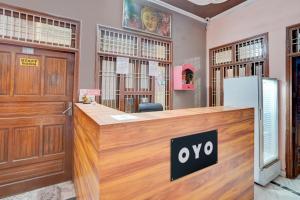an office with a desk with an ovy sign on it at OYO Crown Food Court cfc in Charkhi Dādri