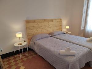 Posteľ alebo postele v izbe v ubytovaní Hostal Dragonflybcn
