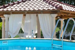 Bazén v ubytování Holiday Home Rajna nebo v jeho okolí